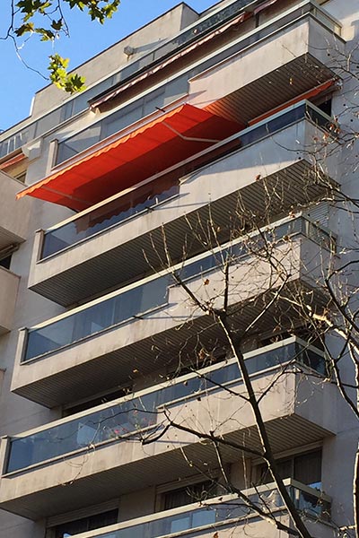 Store banne sur une terrasse d’appartement